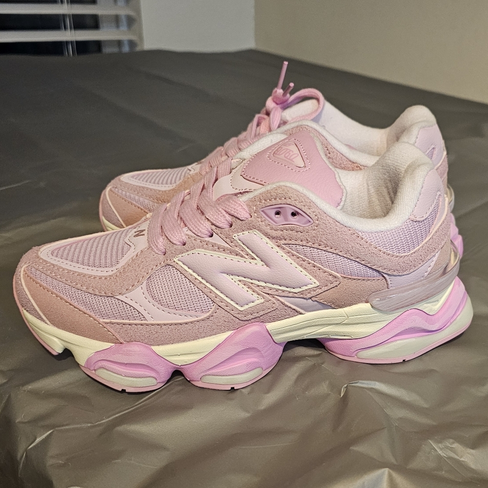 New Balance Light Pink Sneakers